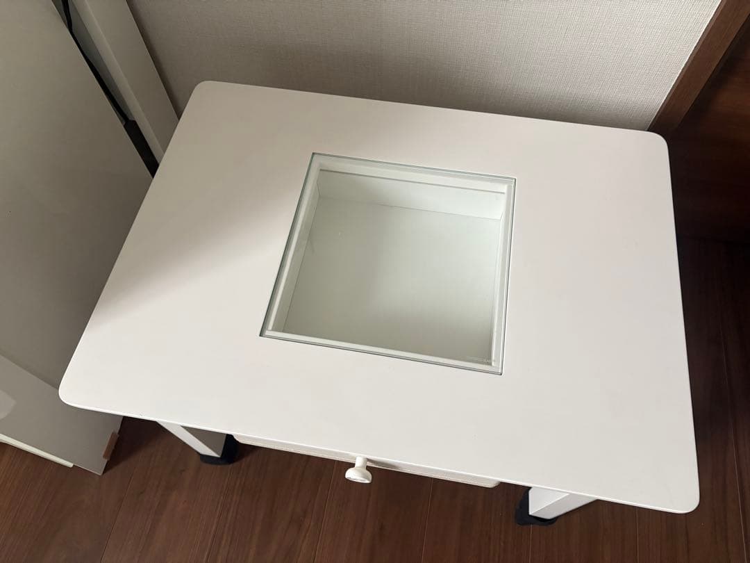 ホワイト ガラス天板 センターテーブル　ローテーブル　白