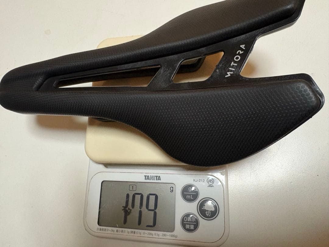 VELOMANN MITORA 139 HYPER CARBON サドル