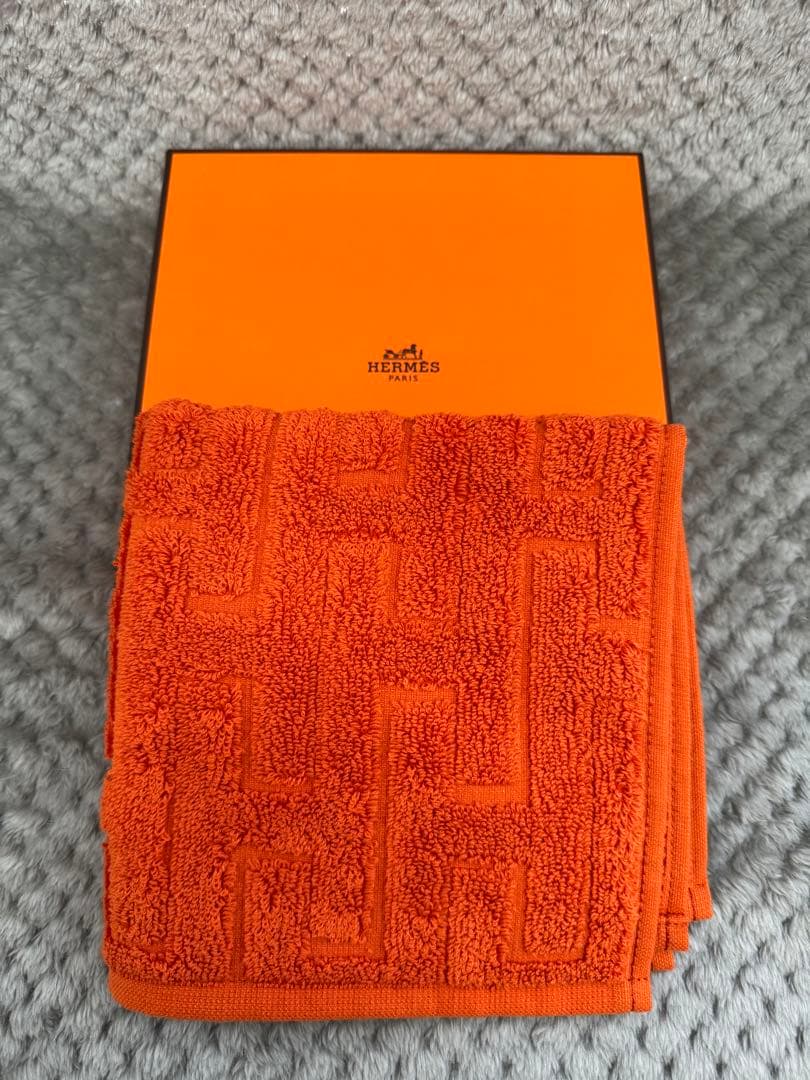 《未使用》HERMES エルメス　カレ・タオル《ステアーズ》　オランジュ・フー