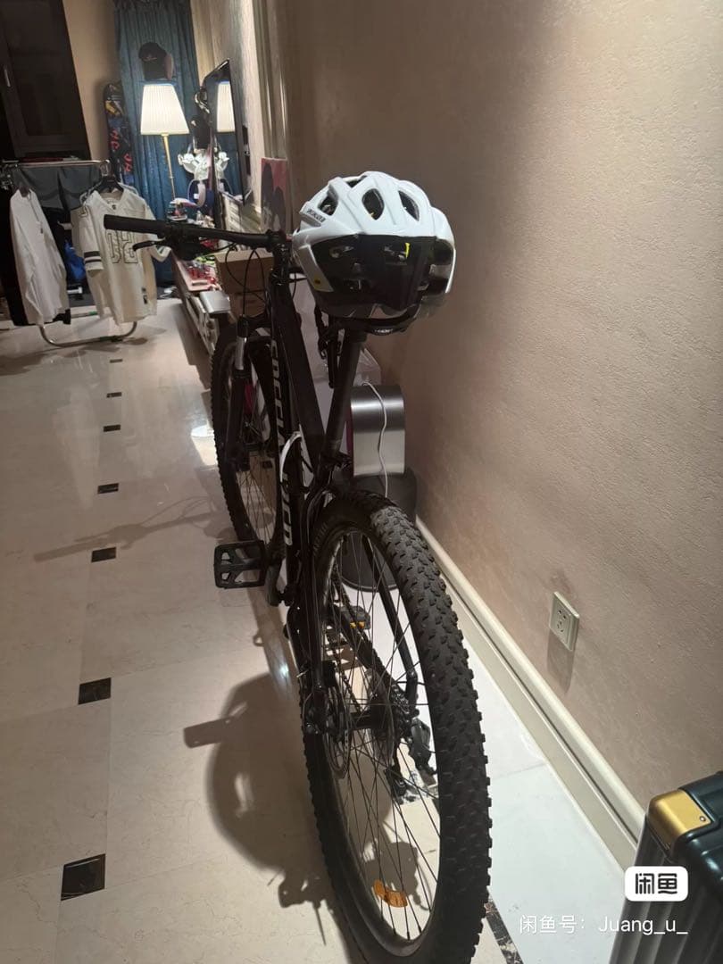 SPECIALIZED マウンテンバイク ブラック ヘルメット付き