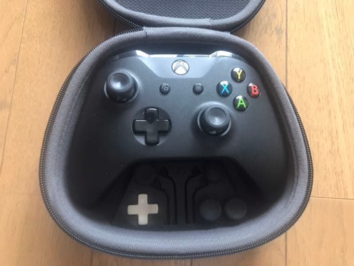 Xbox one ワイヤレスコントローラー 黒色　専用ケース付き