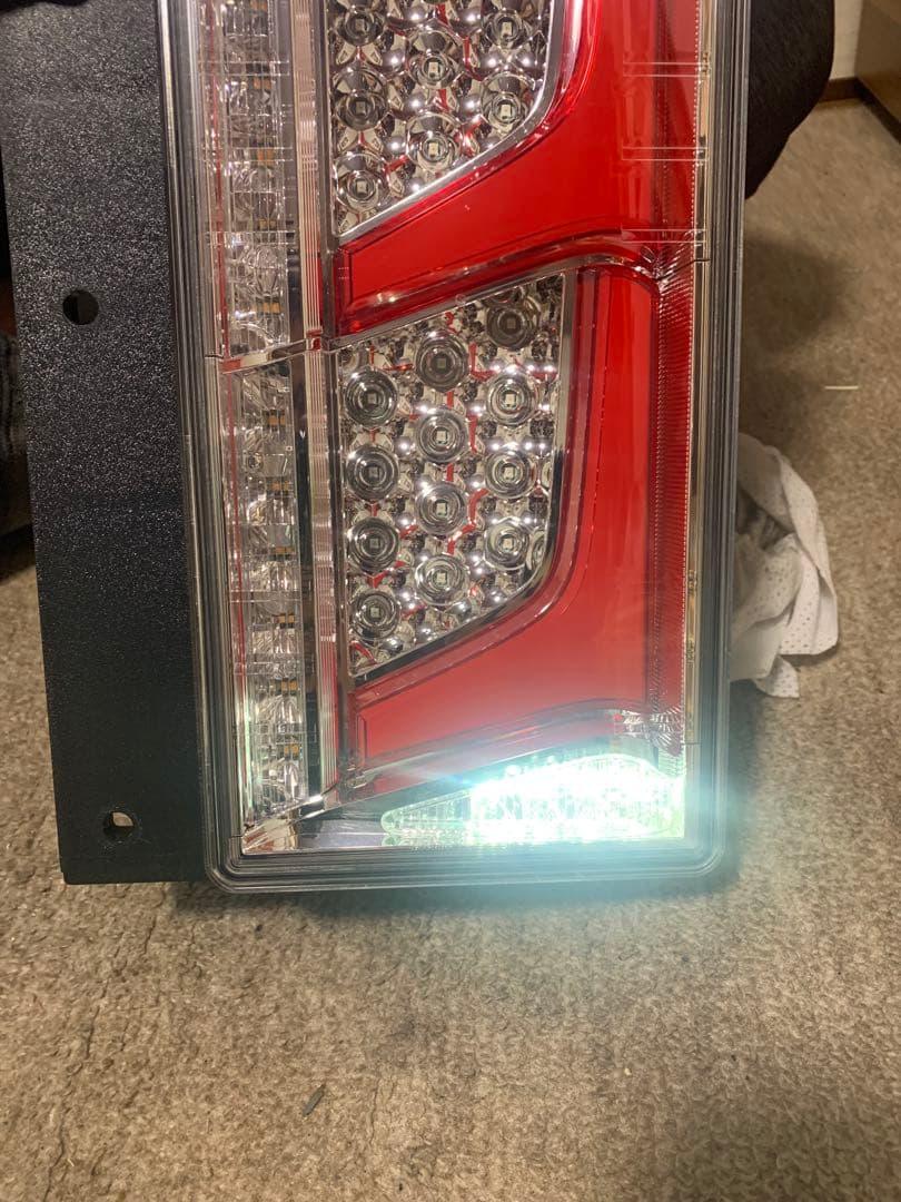 小糸製作所　LED テールランプ