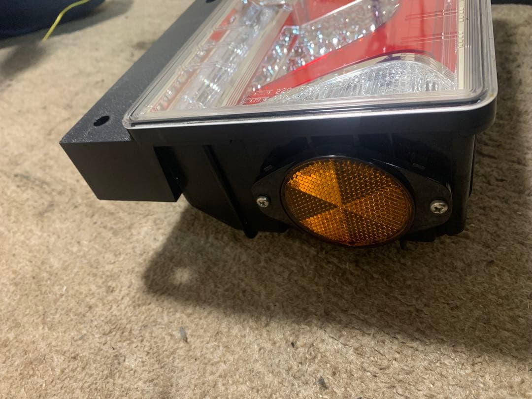 小糸製作所　LED テールランプ