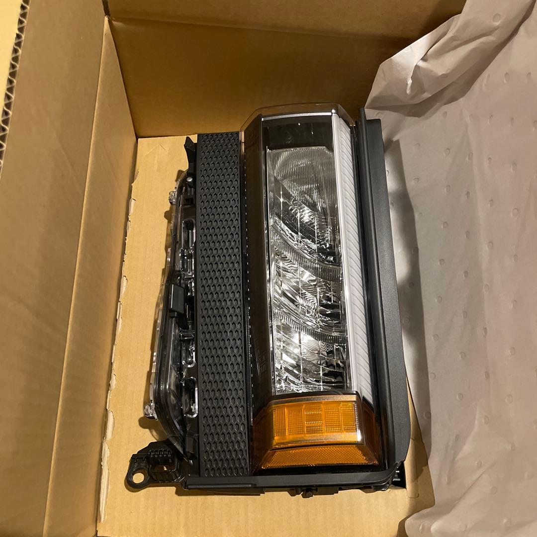 ランドクルーザー250 VX 純正ヘッドライト（角目）