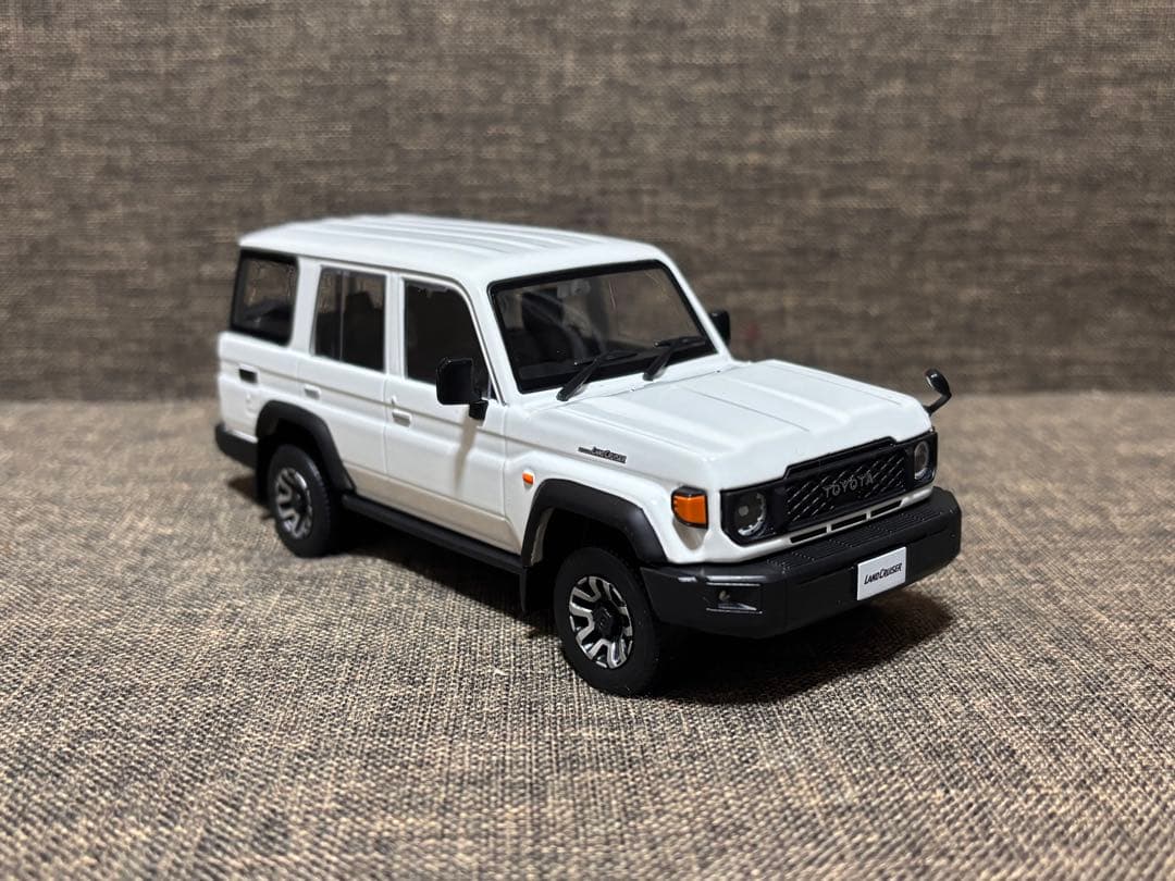 トヨタ ランドクルーザー70 1/30スケール