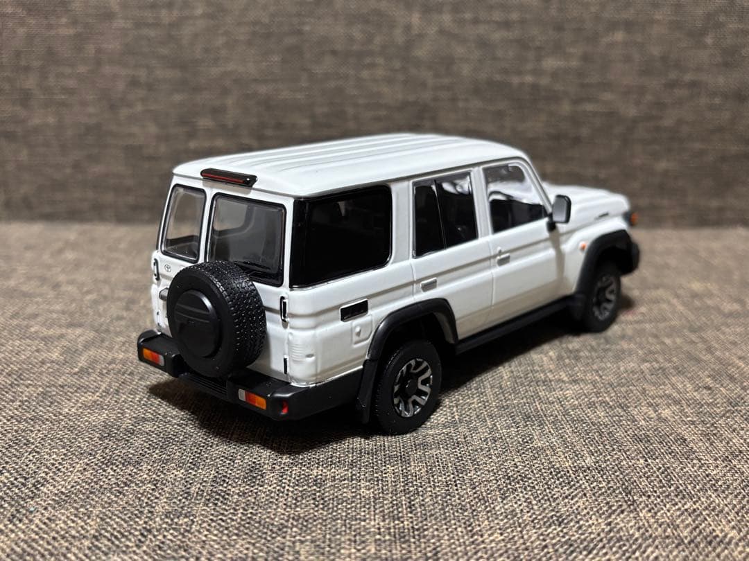 トヨタ ランドクルーザー70 1/30スケール