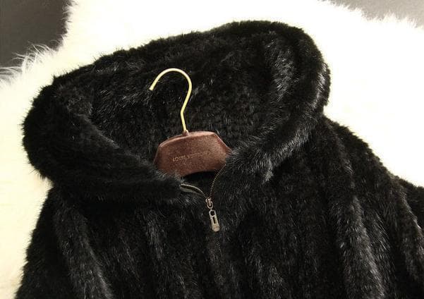 本物限定 軽やかなシルエットが素敵 柔らかミンクケープポンチョ 黒大判毛皮ファー