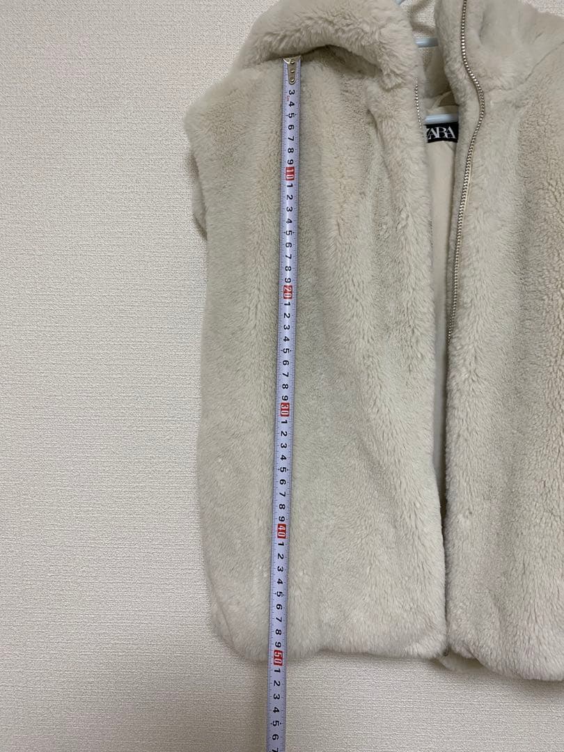 【美品】ZARAザラ フェイクファーベストXS