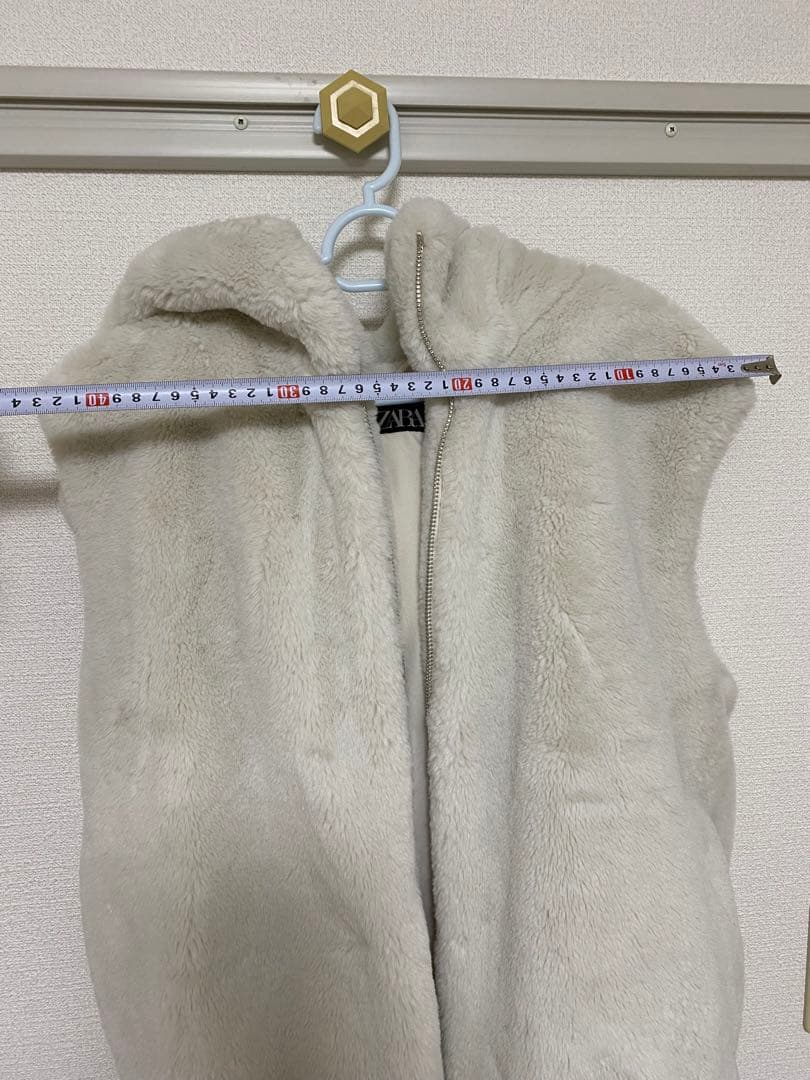 【美品】ZARAザラ フェイクファーベストXS
