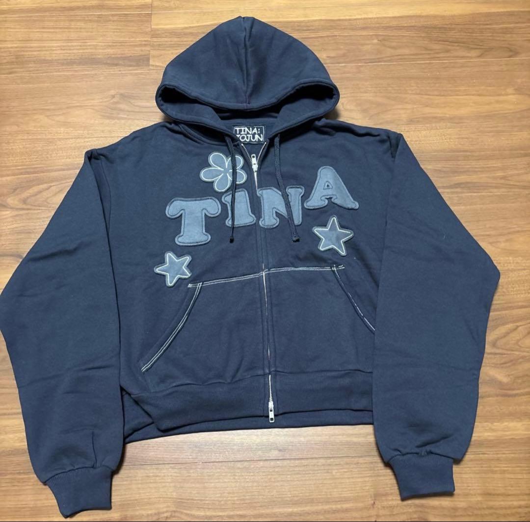 裏起毛 ロゴパッチワーク フーディー TINA：JOJUN ネイビー