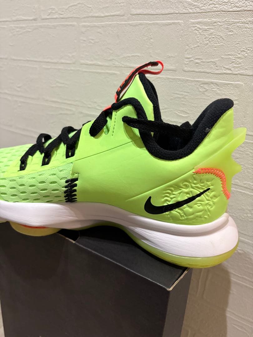 新品Nike レブロン　ウィットネスV バスケット　26 週末限定大幅値下げ