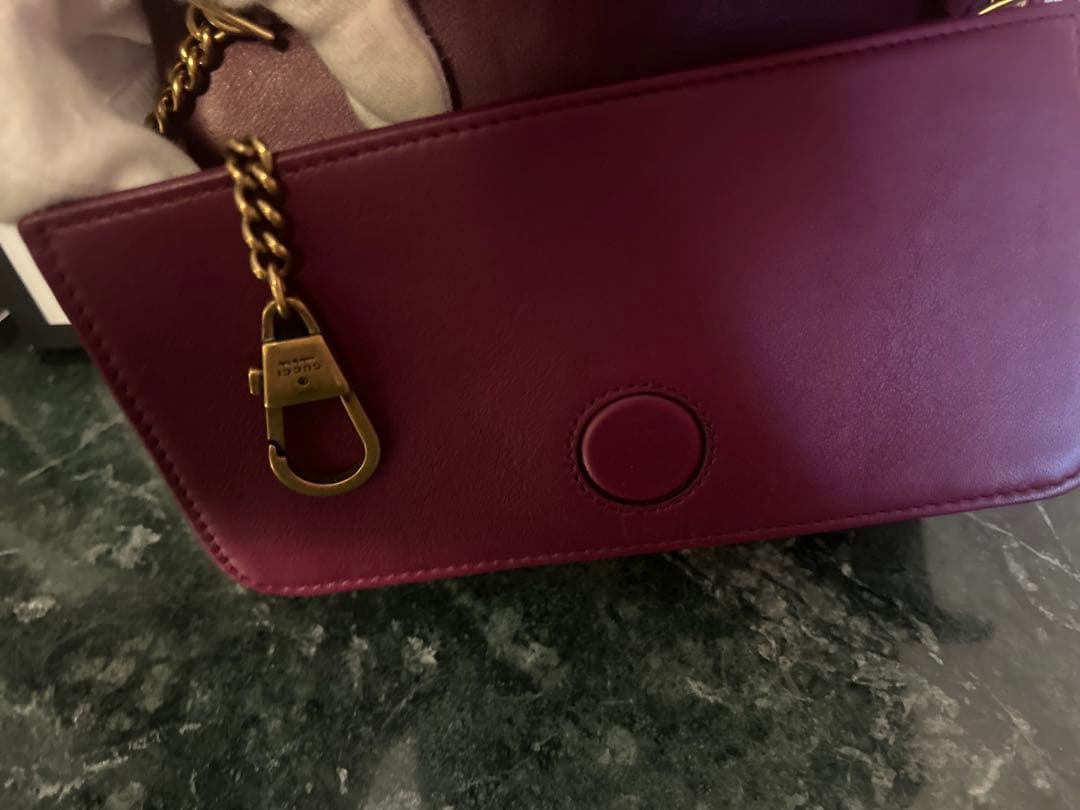 GUCCIグッチショルダーバッグ　ベルベット　ワインレッドカラー