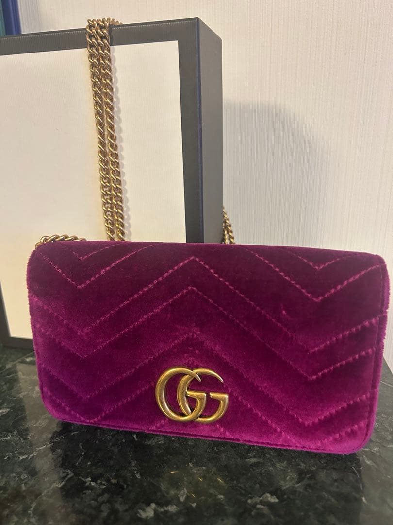 GUCCIグッチショルダーバッグ　ベルベット　ワインレッドカラー