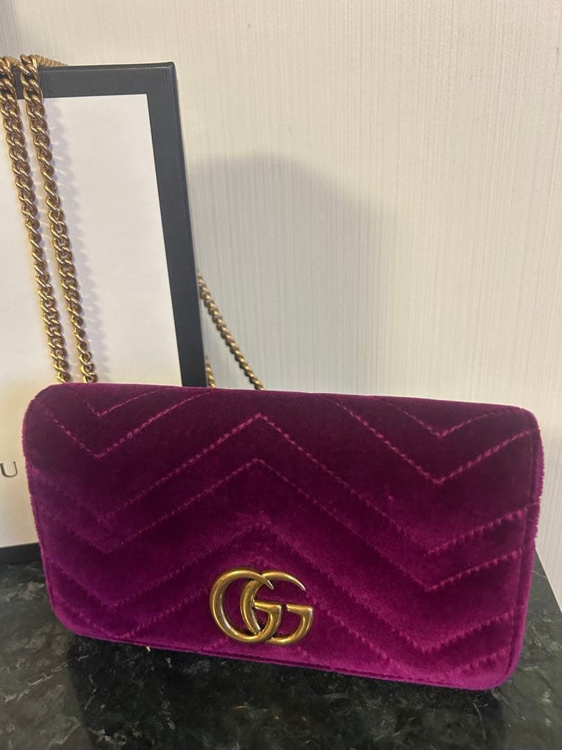GUCCIグッチショルダーバッグ　ベルベット　ワインレッドカラー