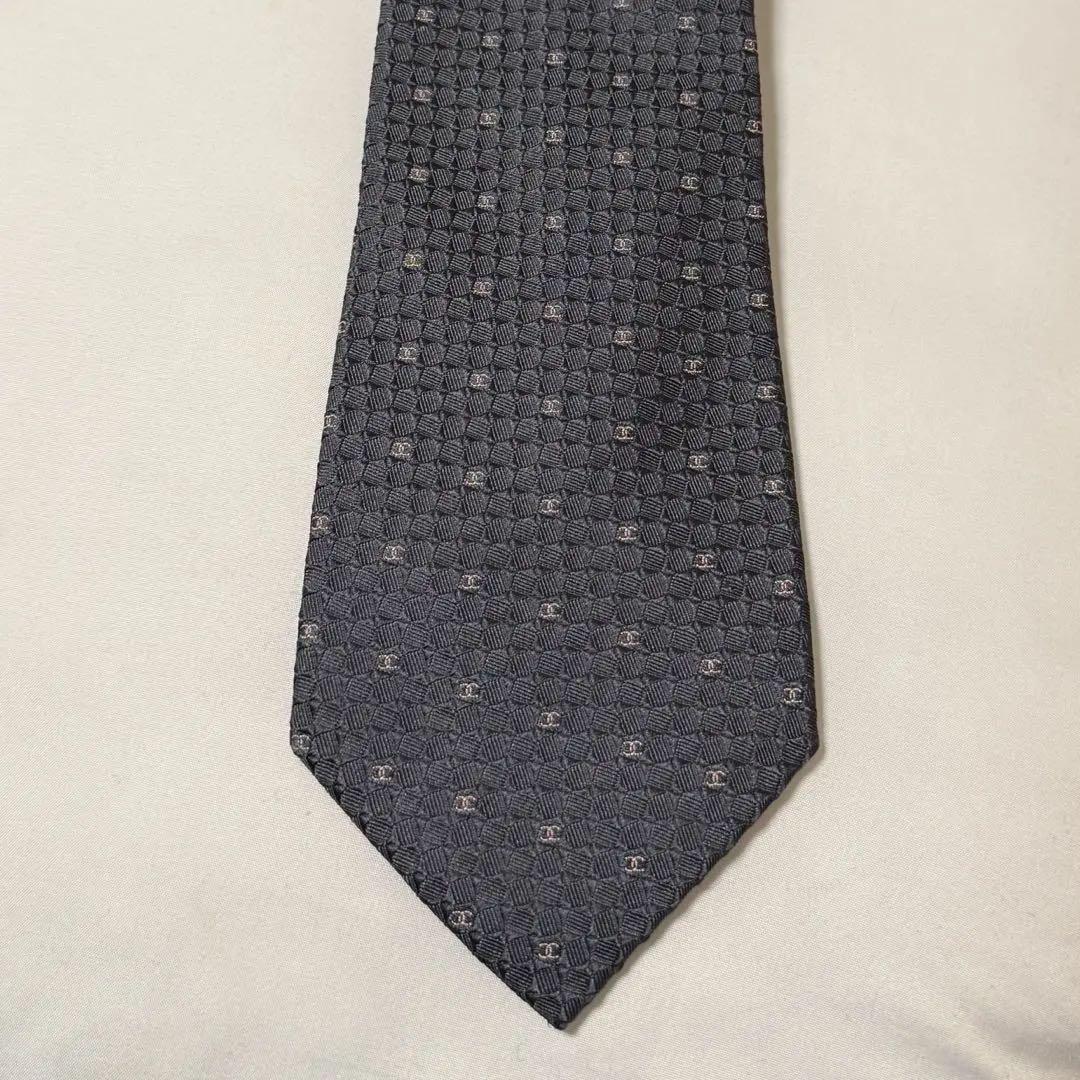 CHANEL グレー ネクタイ ハニカムパターン シャネル ココマーク
