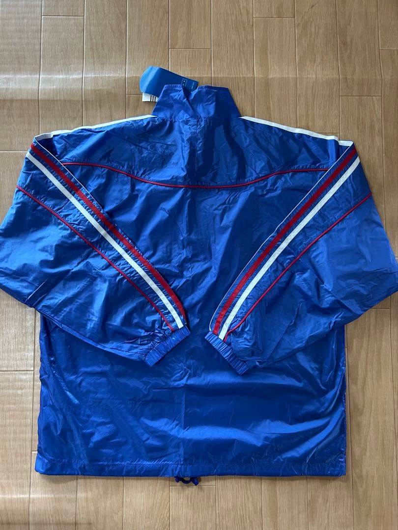 adidas ウィンドブレーカー 青 新品タグ付き