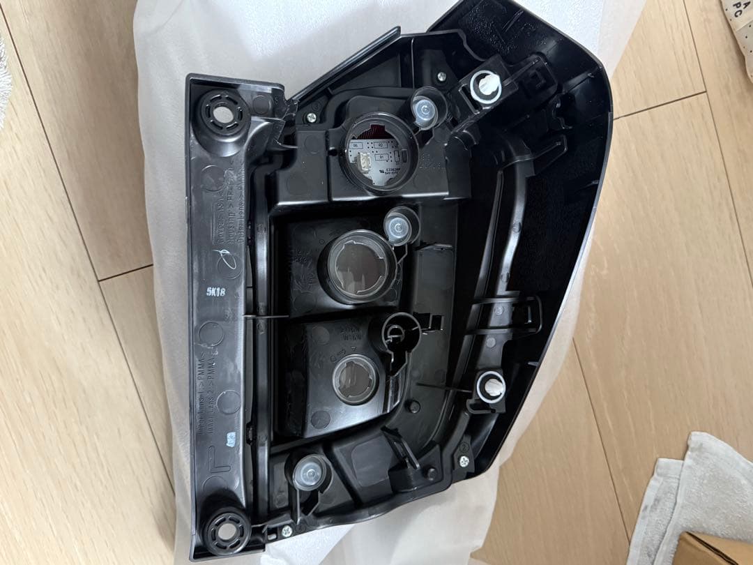 新品未使用ミライースDaihatsu テールライト 81561-B2410 左側