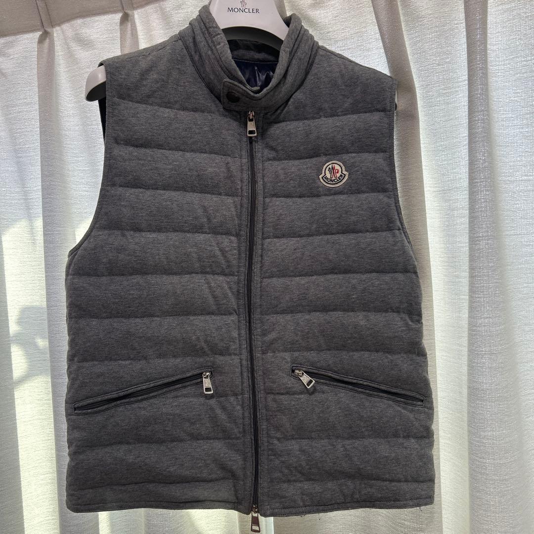 MONCLER グレー ダウンベスト
