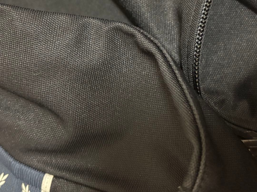 トラックジャケット