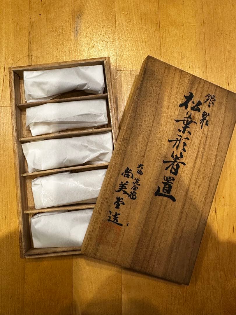 銀製　松葉形箸置き 木箱入り 合計約43g