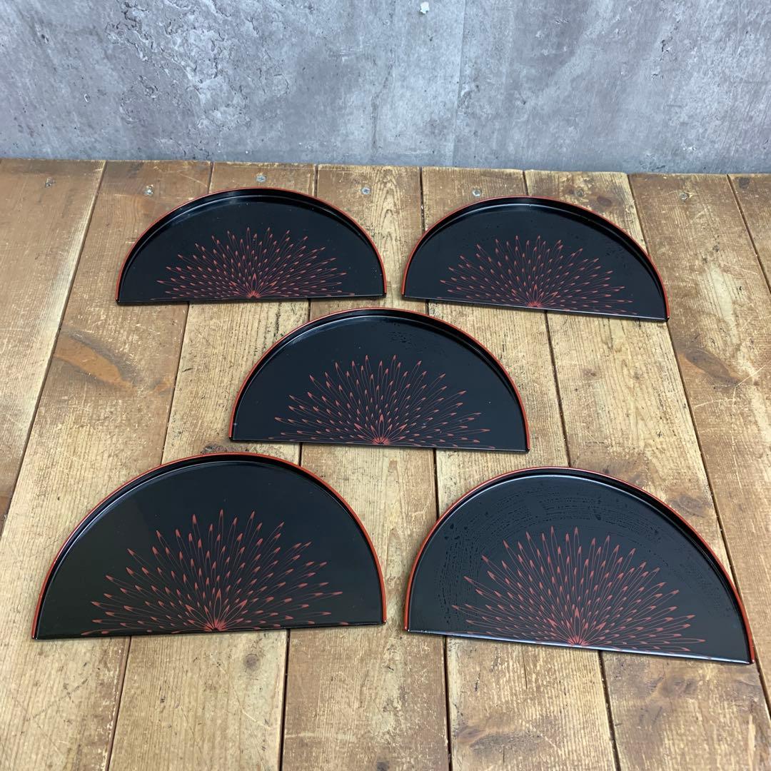 D-5 【美品】半月皿 5枚セット 朱縁 黒塗り 菊紋 漆器 漆塗り お正月 お