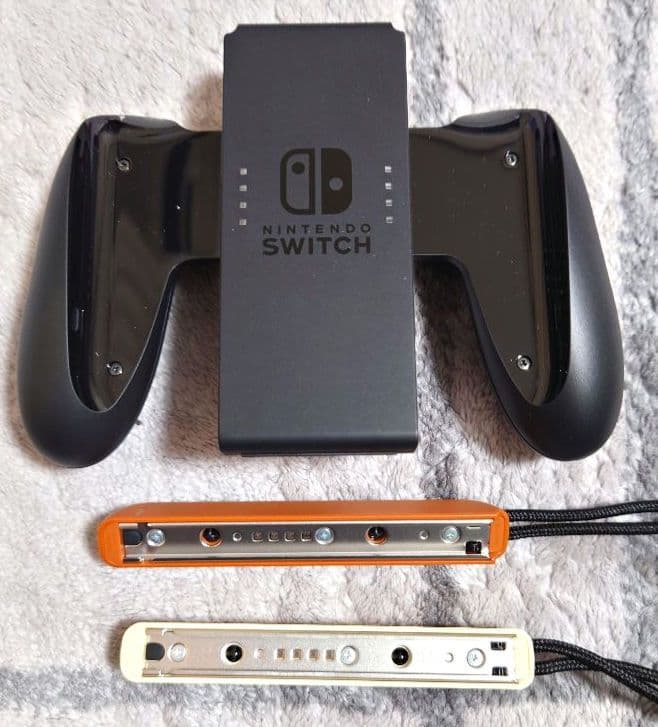 Nintendo Switch 本体　ピカチュウ・イーブイ版