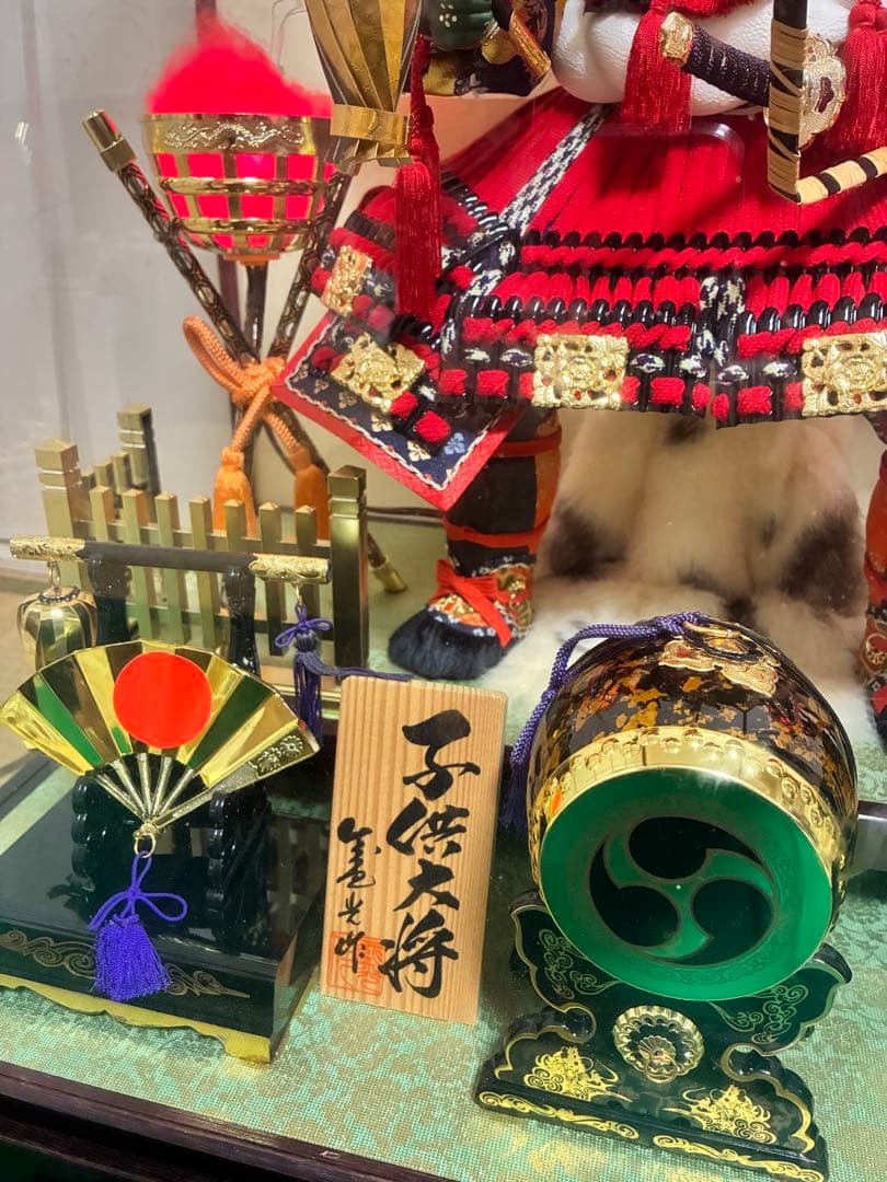 伝統的 豪華兜五月人形 兜飾 ガラスケース付き　オルゴール付き
