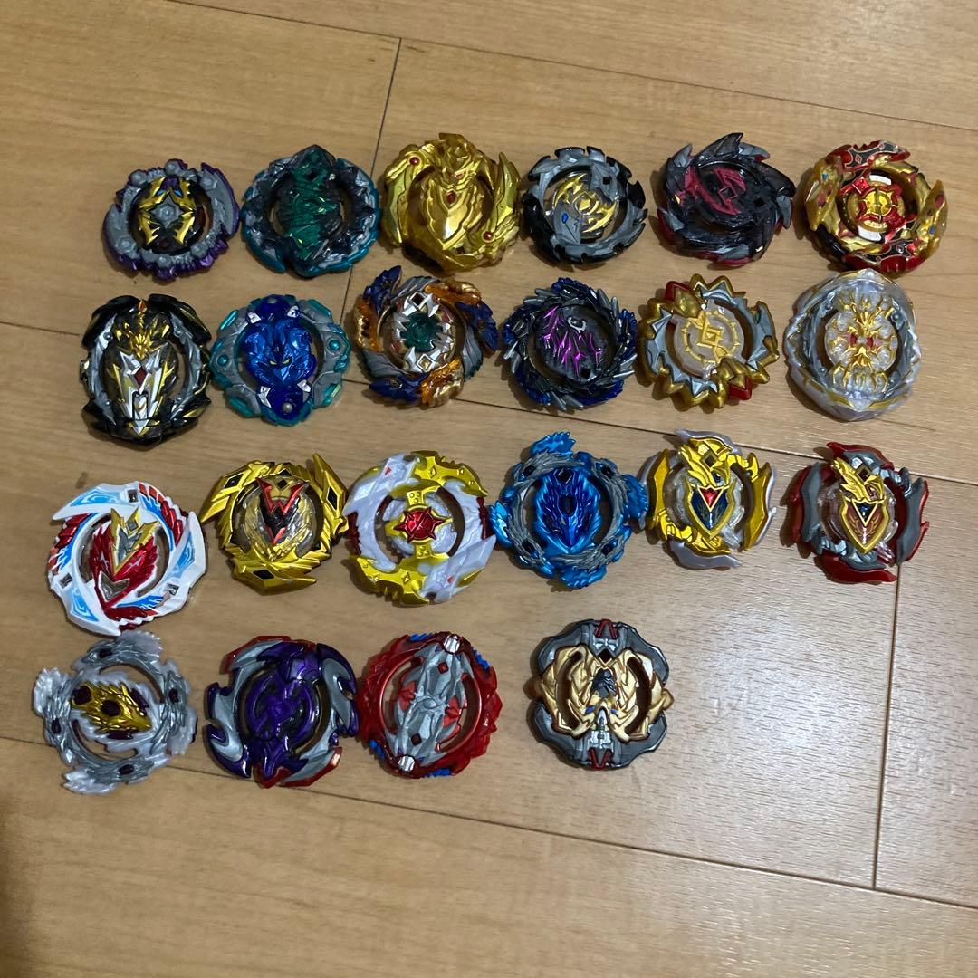 ベイブレードバーストシリーズ大量セット　(スタジアムは必要であればおつけします)