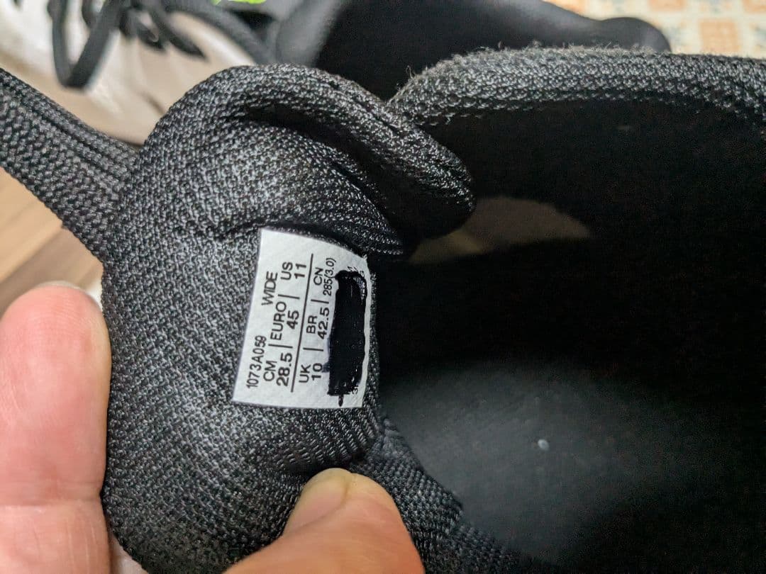 asics バレーボールシューズ ホワイト/ブラック/イエロー