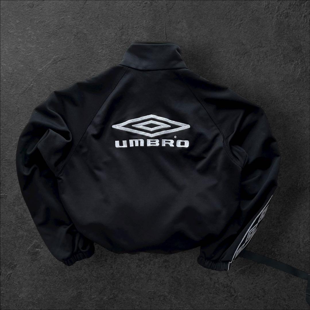 00s umbro チェルシー　短丈　トラックジャケット　黒　L 刺繍