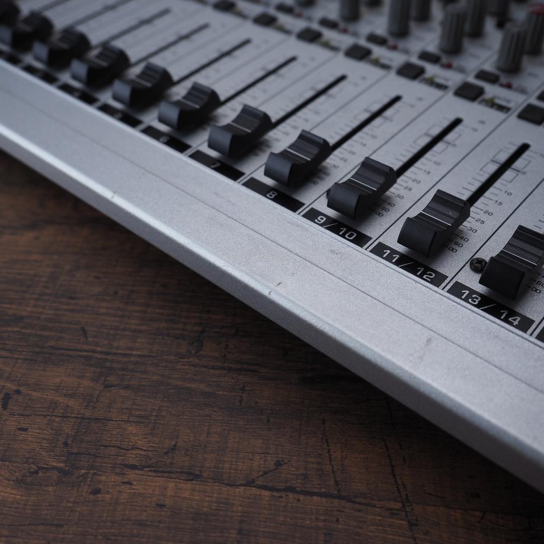 BEHRINGER MX2004A 　ACアダプターなしだけど動作確認済品