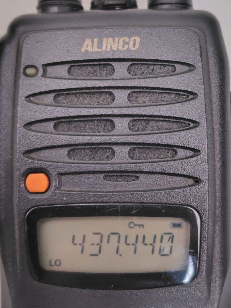 C049 ALINCO（アルインコ）DJ-S47 充電器付属
