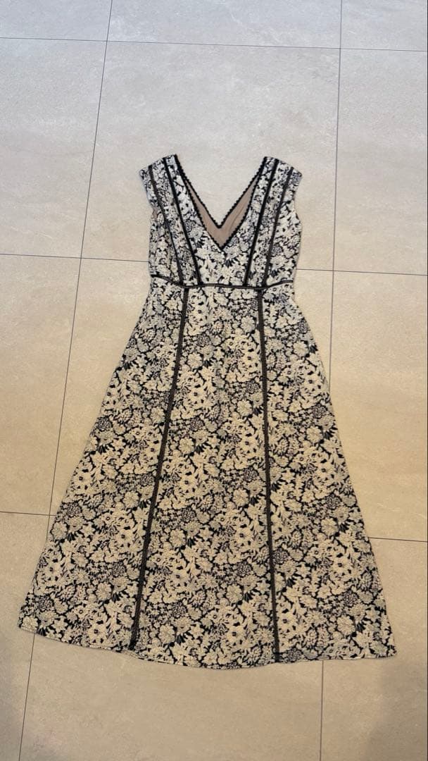 ワンピース Herlipto Lace Trimmed Floral Dress black