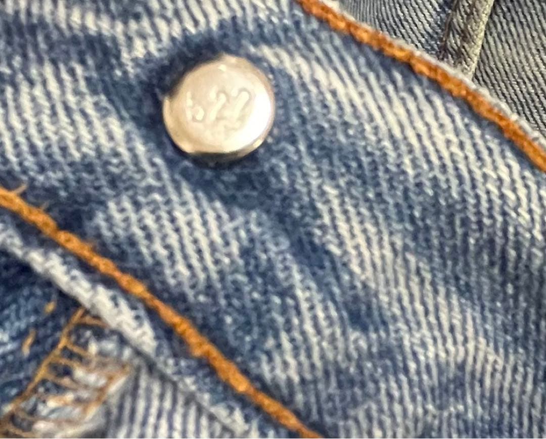90年代のLevi's 501 USA製522 刻印  美しい色落ちとヒゲが特徴