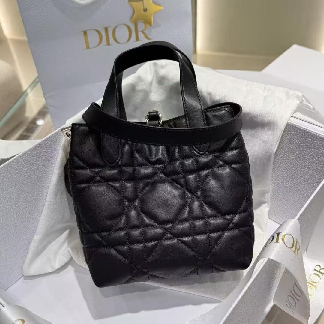 Dior 黒 レザー キルティング ハンドバッグ