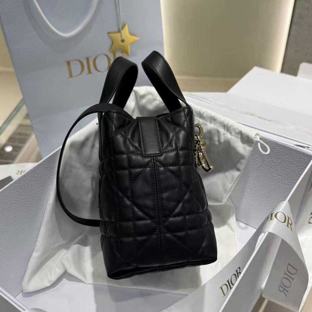 Dior 黒 レザー キルティング ハンドバッグ