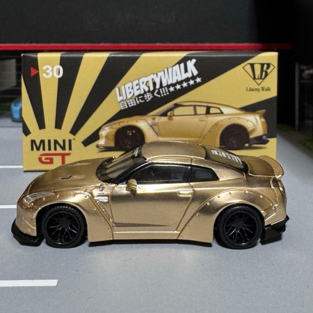 ミニカー minigt lbwk gtr satin gold