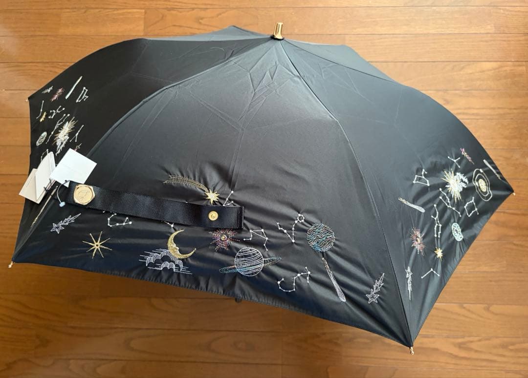 【新品、タグ付き！】ビューランス　刺繍入り黒折りたたみ傘　晴雨兼用