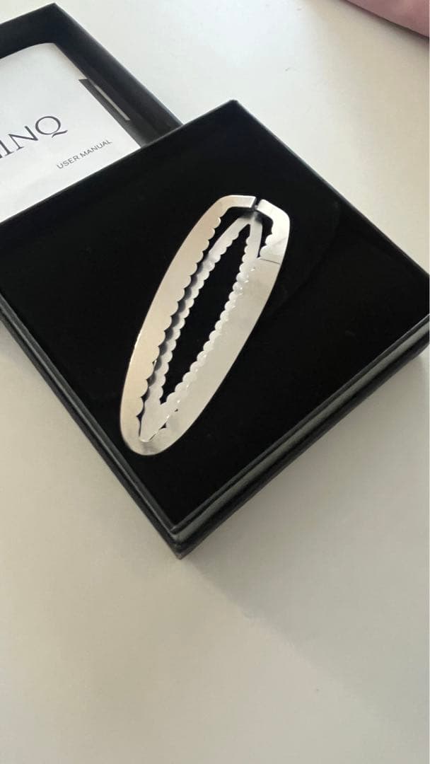 【値下げ/美品】CLINQ ヘアクリップ　シルバー