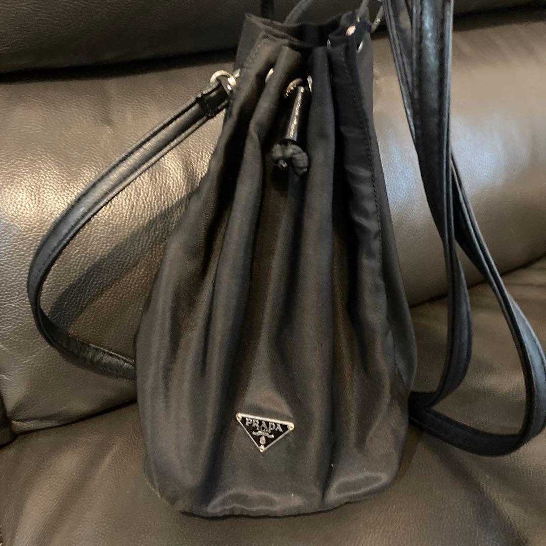PRADA プラダ　巾着ポーチ