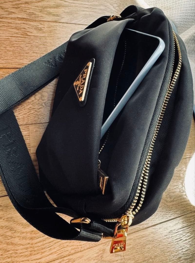 PRADA 黒 ナイロンショルダーバッグ ノベルティ