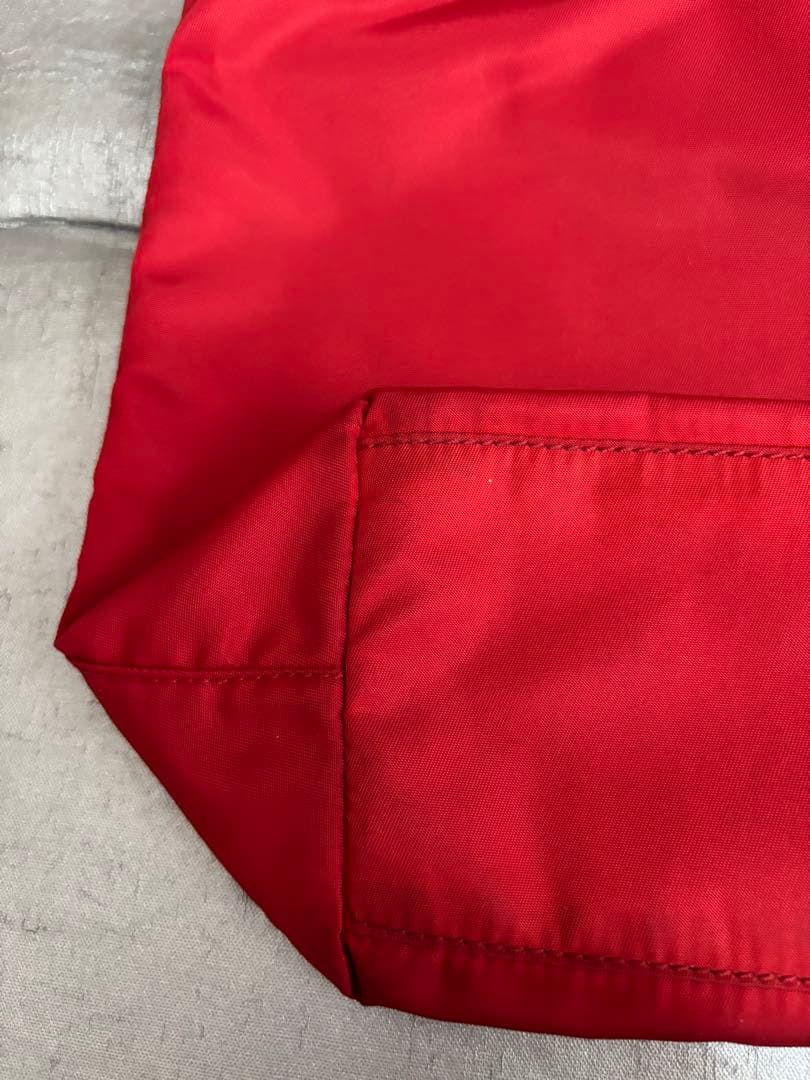 美品　貴女　プラダのナイロントートバッグ