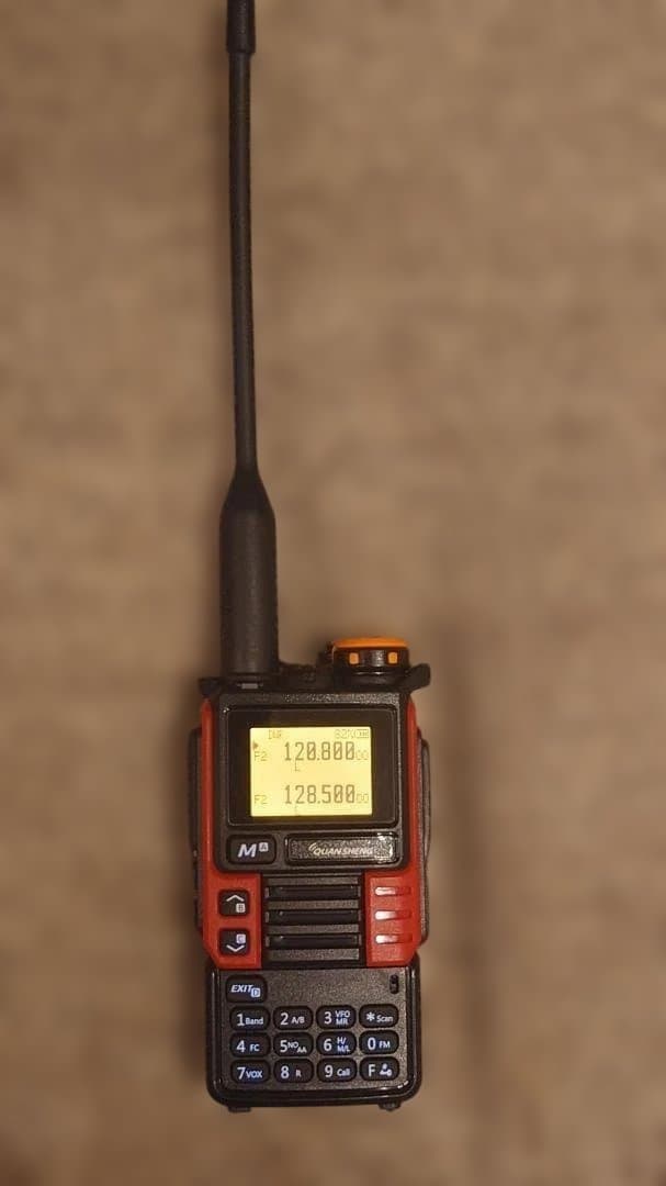 【エアバンド対応】カーアンテナ付き 広帯域受信機 新品 航空無線 FMラジオ 赤