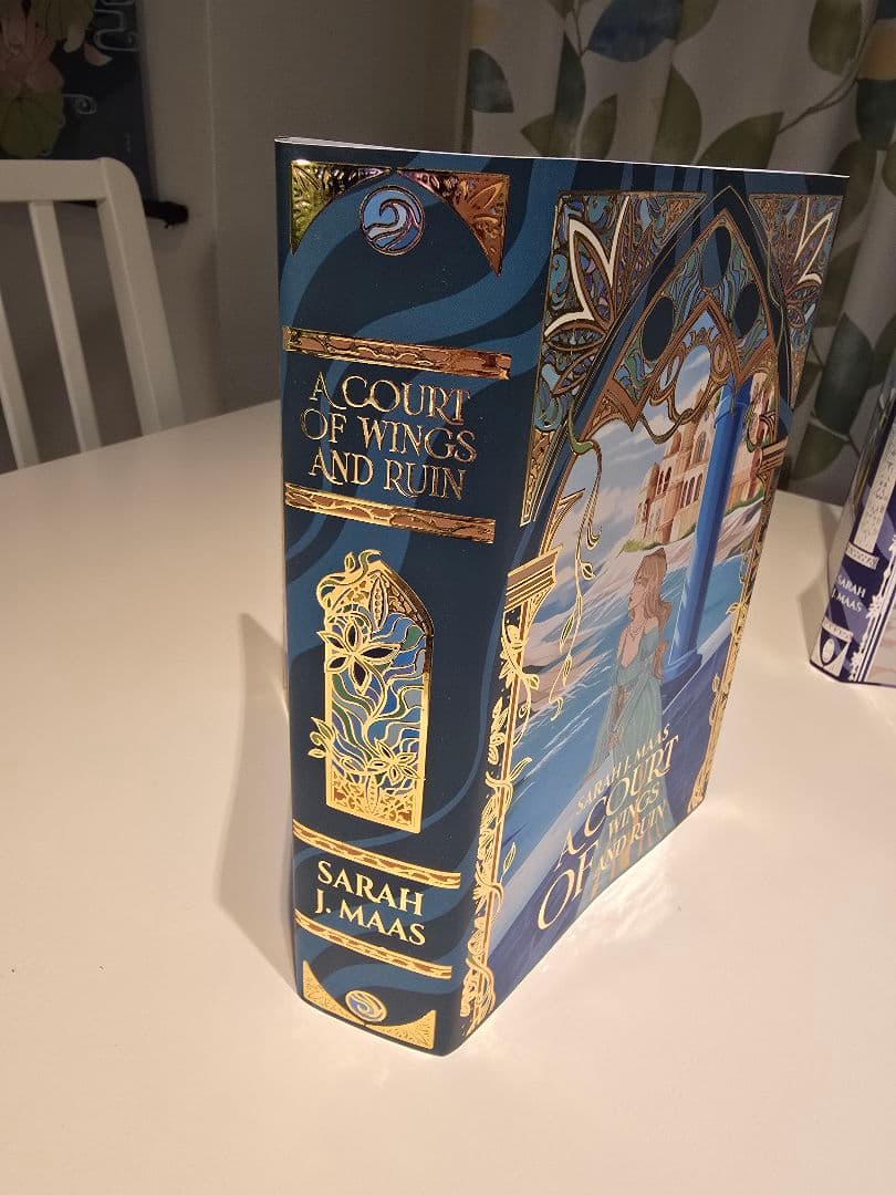 洋書 A court of thorns and roses DUST JACKETS