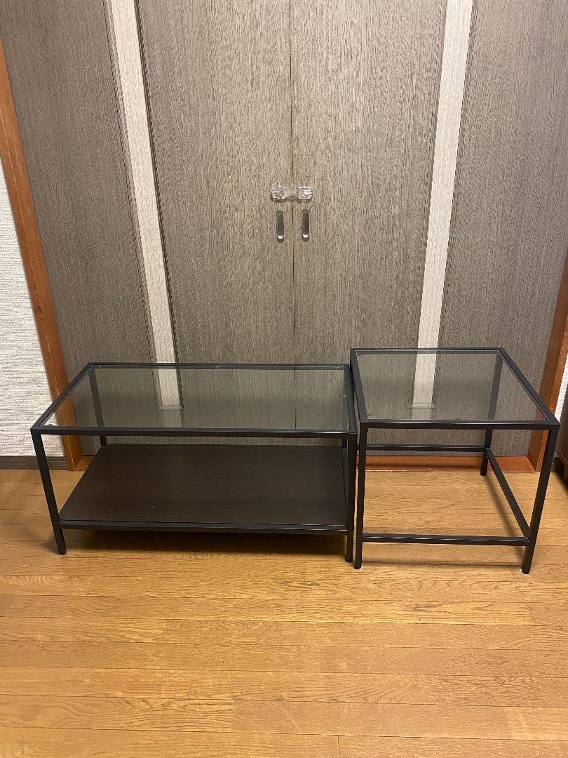 IKEA VITTSJÖガラスのネストテーブル2点セット