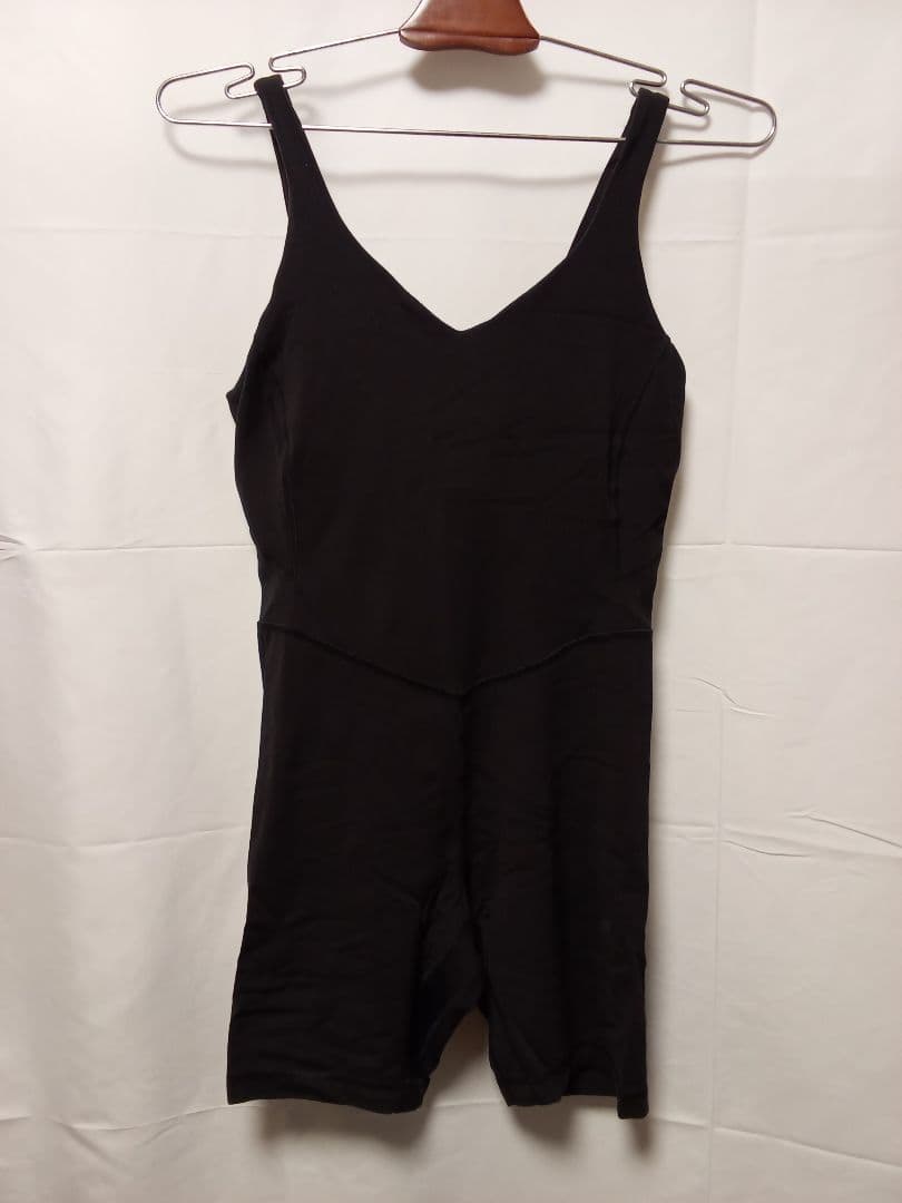 Lululemon Vネック ボディースーツ