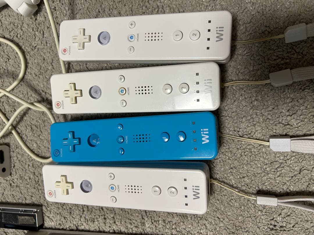 4人で遊べる　Wii本体　ソフト14本付き