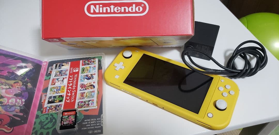 Nintendo Switch　Lite　黄色　スプラトゥーン2