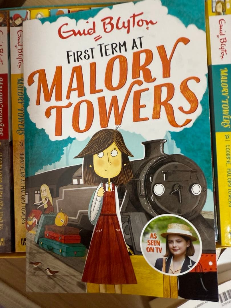 Malory Towers 12冊エニッド・ブライトン作　女の子向け　洋書12冊