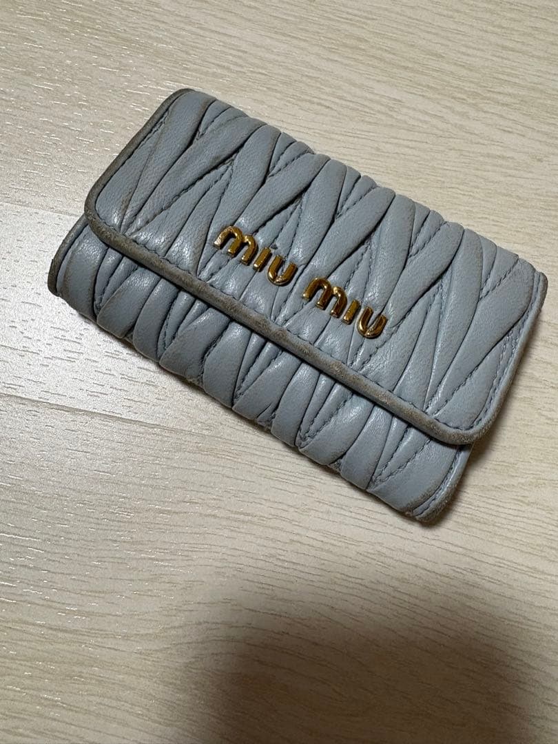 miumiu キーケース　マテラッセ　水色